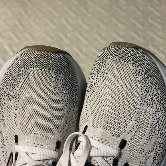 Brooks White and Black stealth fit GLYCERIN - Picture 4 of 4